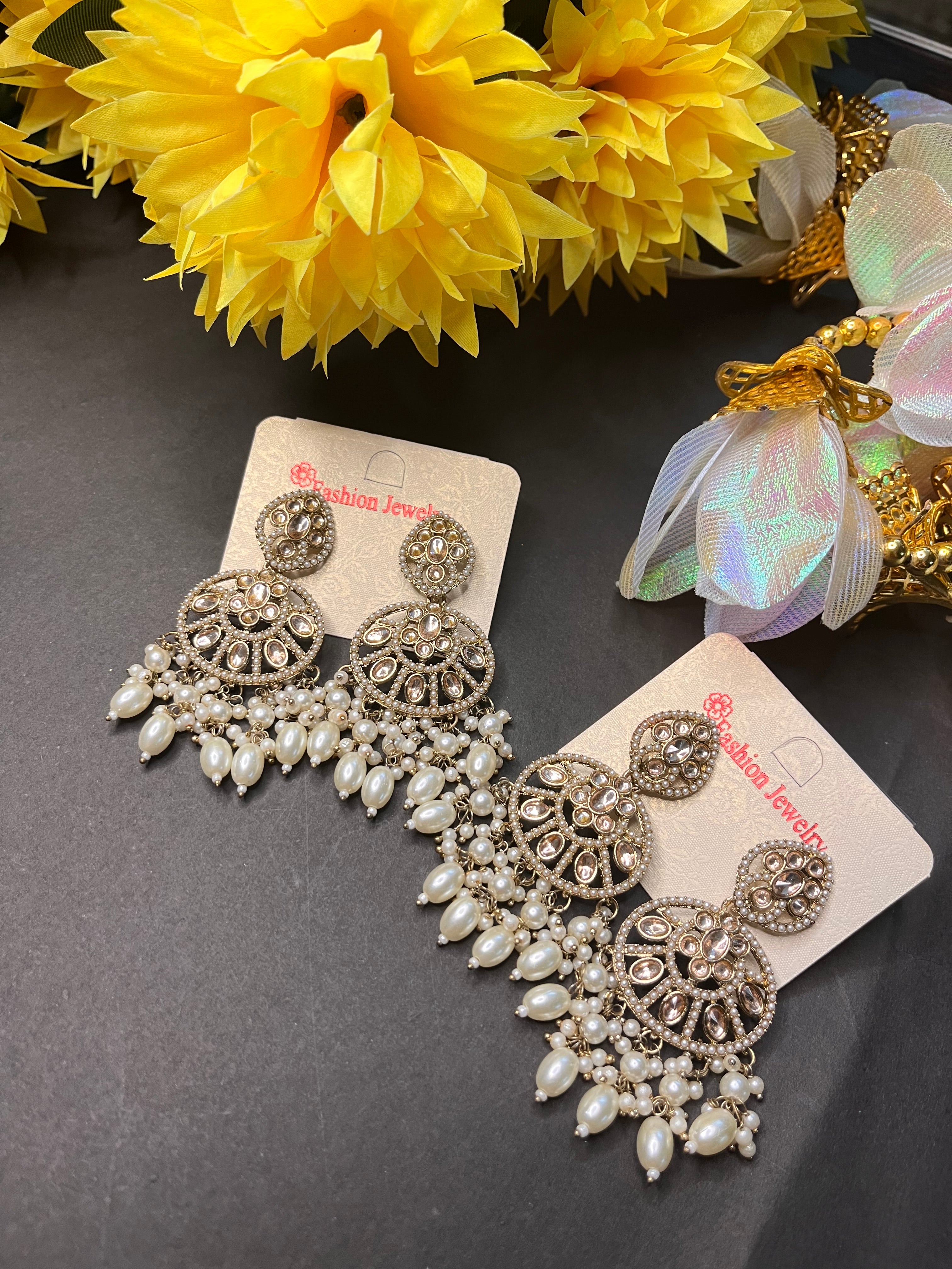 Trendy earrings & studs